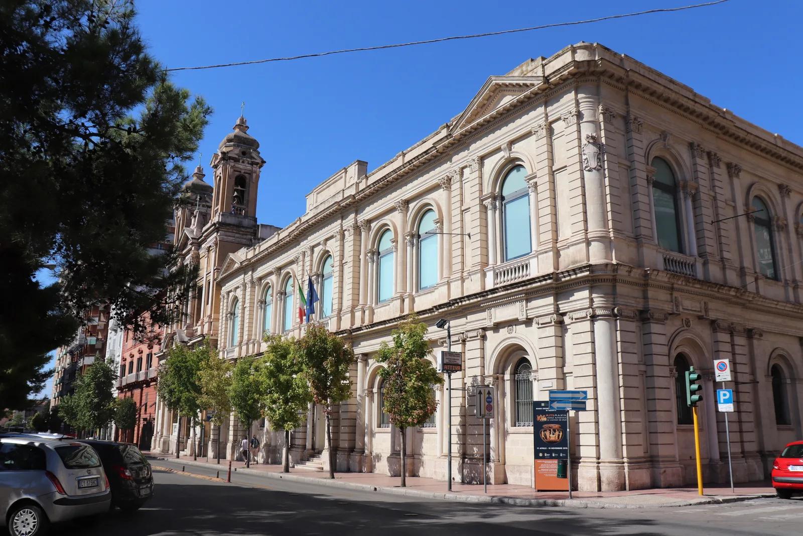 La facciata del Museo Archeologico Nazionale di Taranto in via Cavour