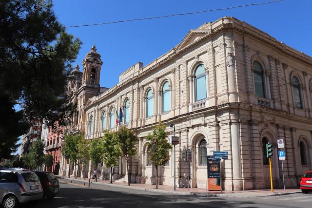 La facciata del Museo Archeologico Nazionale di Taranto in via Cavour