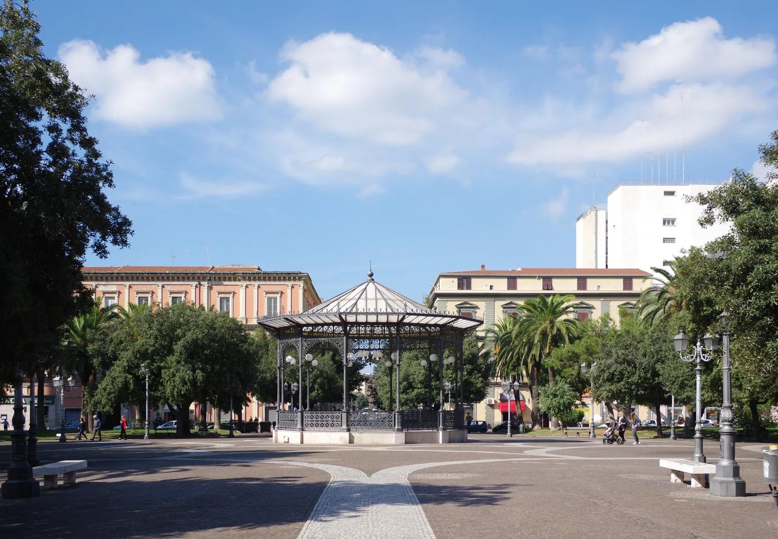 Ruota panoramica e giostre in piazza Garibaldi per Natale: il Comune cerca chi le porta