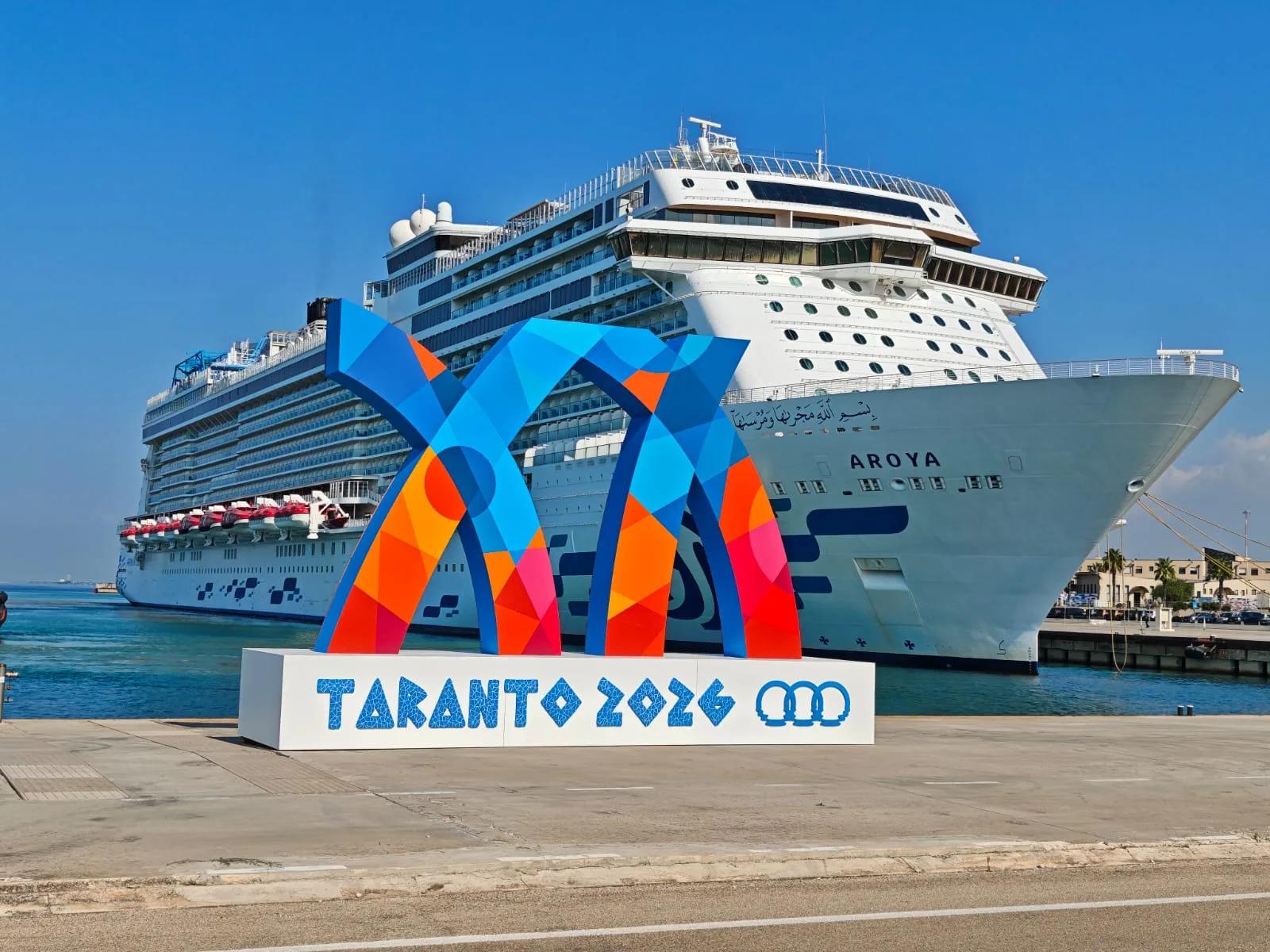 Il Villaggio Mediterraneo apre sul mare: la nave Aroya è arrivata a Taranto