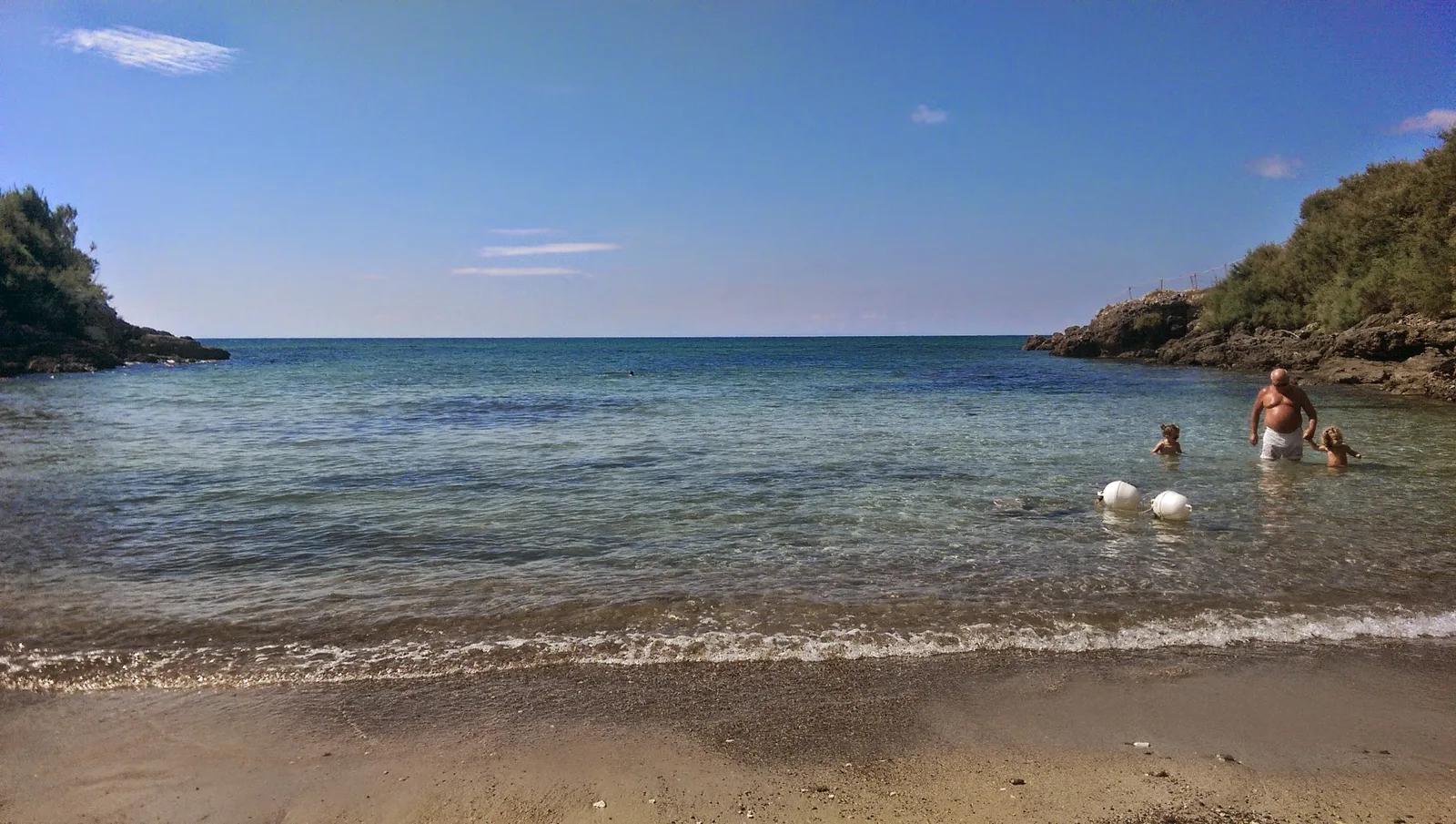 Porto Cupo, la baia che si consuma: il Comune prova a mettere in sicurezza la costa