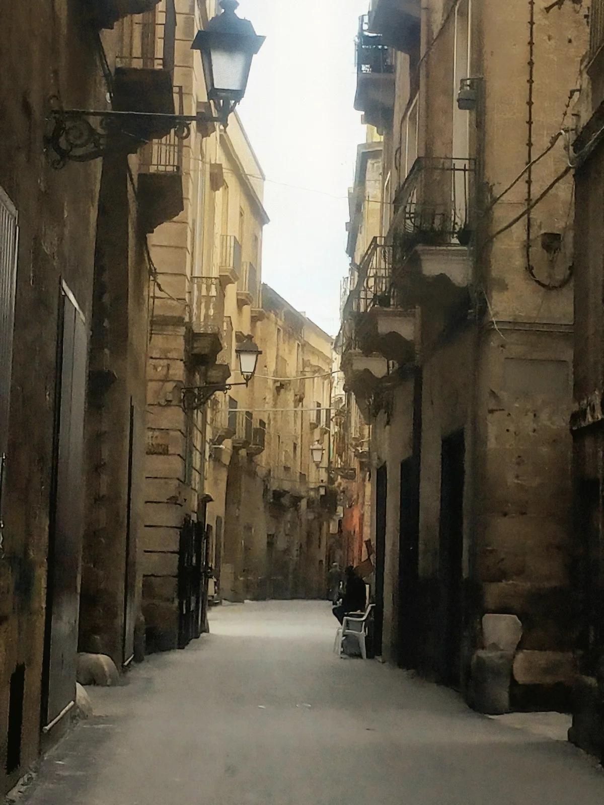 Cantieri dell'acqua in cinquanta strade: dove non si parcheggia fino a novembre