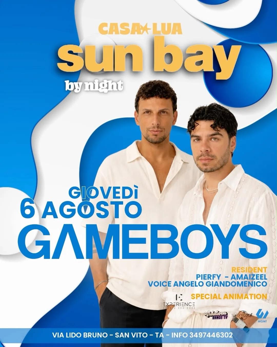 Sun Bay by night · Gameboys a Casa Lua